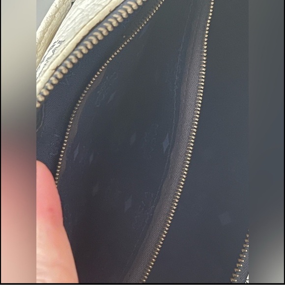 MCM WHITE BOSTON BAG W/MCM STRAP⭐️BEAUTIFUL-CONDITION⭐️💯AuThEnTiC⭐️COA - Picture 15 of 17